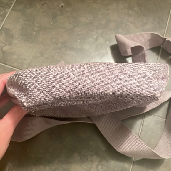 Herschel 15 Hip Bag - Picture 6 of 6